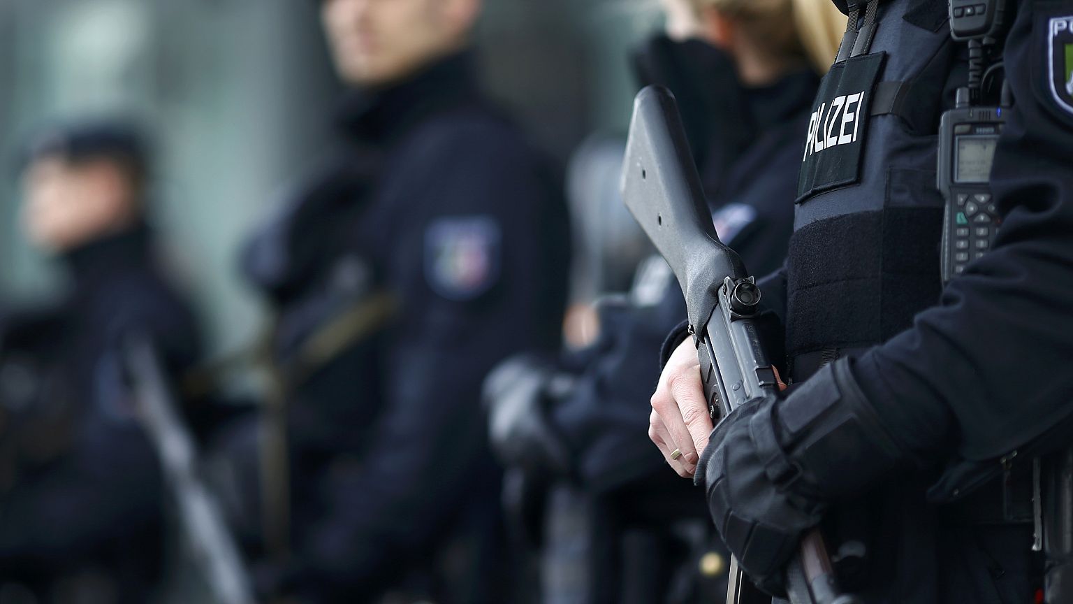 اعتقال شخص واغلاق منطقة بوسط العاصمة السويسرية بسبب تهديد بوجود قنبلة 