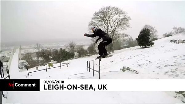 Inghilterra, lo snowboarder olimpico si esibisce in città Inghilterra, lo snowboarder olimpico si esibisce in città