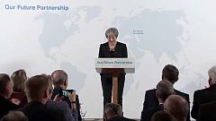 Theresa May Brexit topunu Avrupa Birliği'ne attı