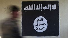 Teacher guilty of grooming terror teens