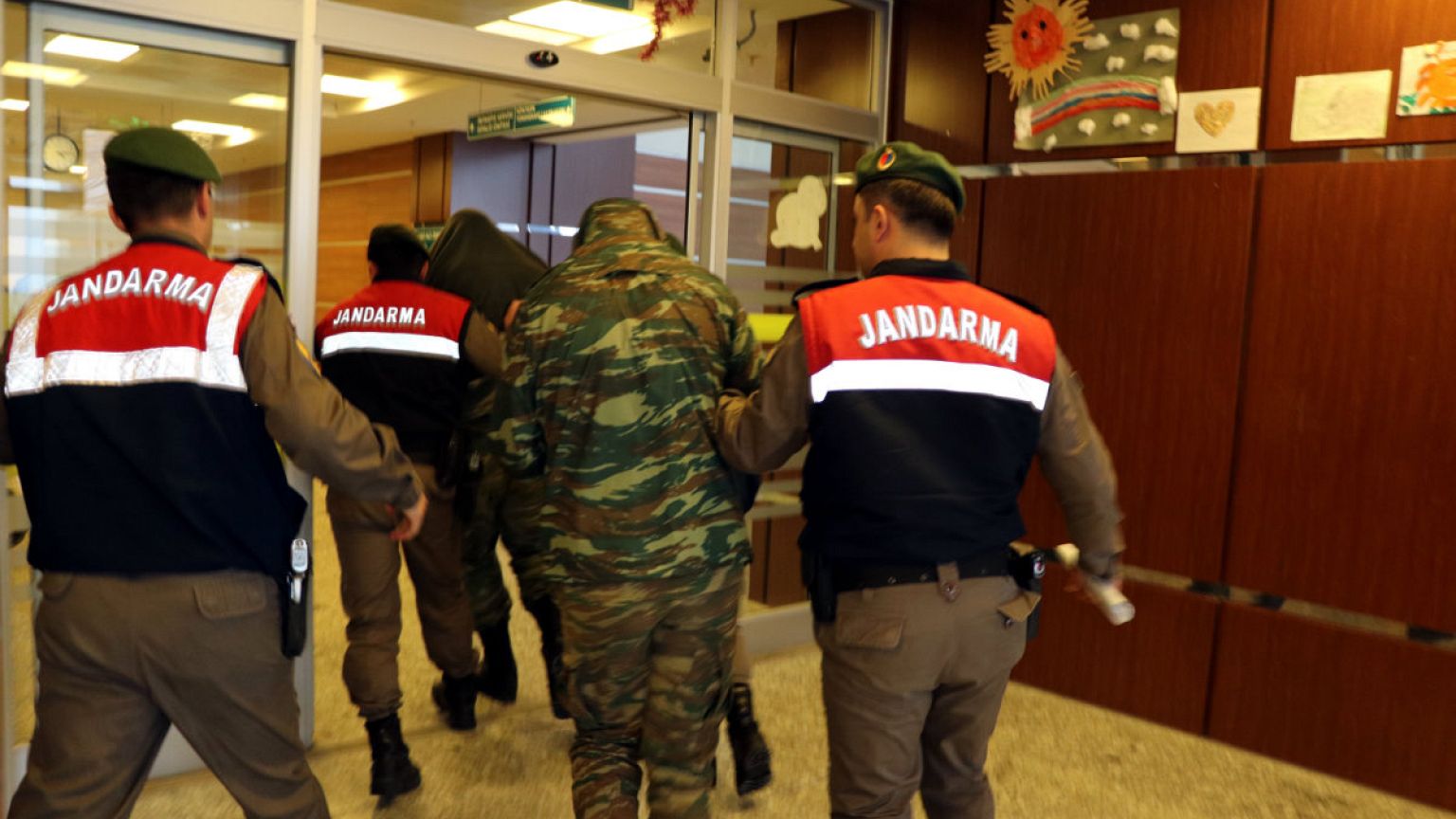 Türkiye topraklarına giren 2 Yunan asker tutuklandı