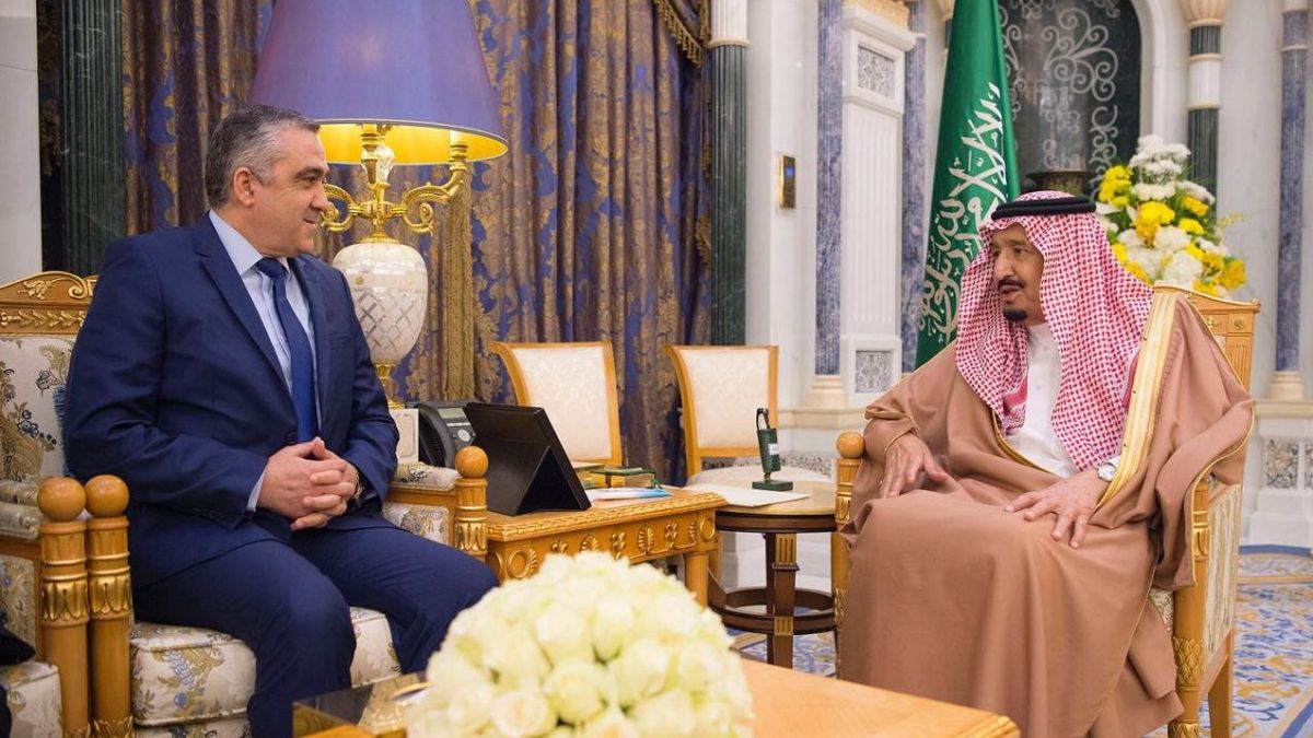 هل يمهد العاهل السعودي لعودة زين العابدين بن علي إلى قصر قرطاج؟ 