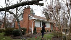 Deadly storm batters US East Coast as Europe's big freeze persists