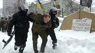 Decenas de detenidos en enfrentamientos con la policía en Ucrania