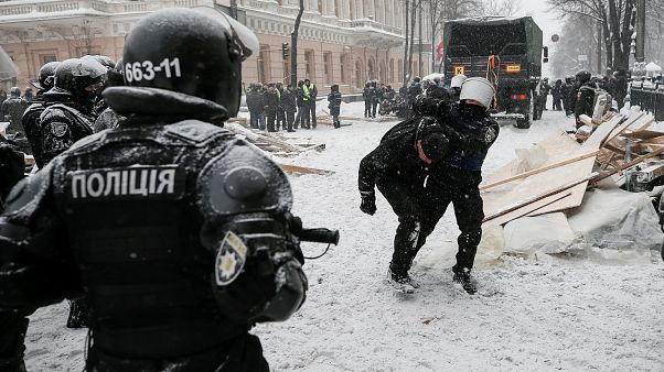 Ukraine : au moins 10 blessés lors d'affrontements entre policiers et manifestants Ukraine : au moins 10 blessés lors d'affrontements entre policiers et manifestants
