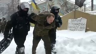 Összecsapás a rendőrök és a tüntetők között Kijevben