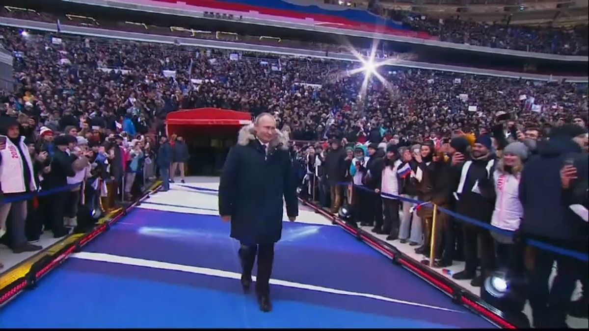 100.000 bei Wladimir Putins Wahlkampf im Moskauer Fußballstadion