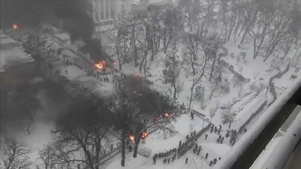 Kiev, violenti scontri tra polizia e sostenitori Saakashvili Kiev, violenti scontri tra polizia e sostenitori Saakashvili
