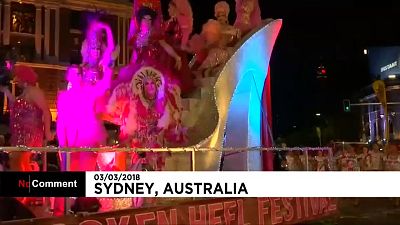 Australia, in migliaia per il "carnevale" Lgbt di Sydney