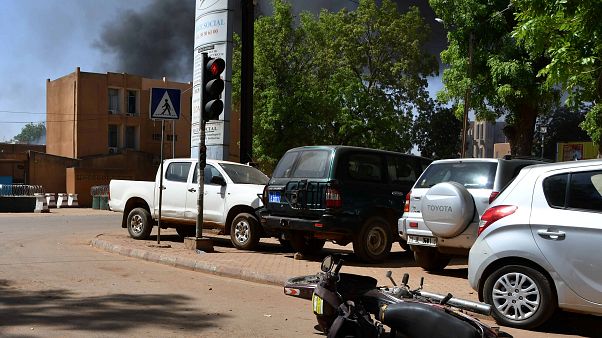 Grupo ligado à Al-Qaeda reivindica ataques em Ouagadougou Grupo ligado à Al-Qaeda reivindica ataques em Ouagadougou