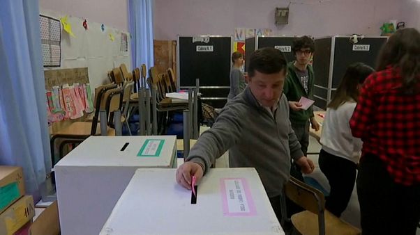 Les Italiens aux urnes Les Italiens aux urnes
