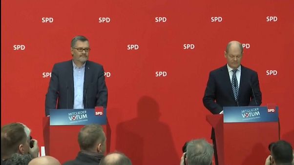 El SPD da luz verde a una nueva "gran coalición" con Angela Merkel El SPD da luz verde a una nueva "gran coalición" con Angela Merkel