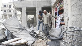 Syria: 'Families flee' as pro-Assad forces advance in Eastern Ghouta 