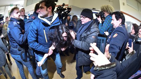 Активистка Femen встретила Берлускони на участке 