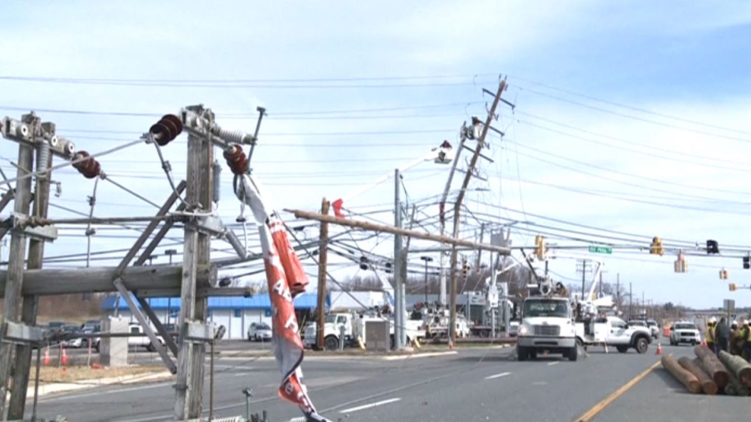 Seven dead as storm hammers USA