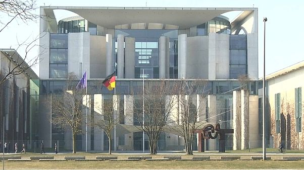 Steinmeyer propõe reeleição de Merkel já amanhã Steinmeyer propõe reeleição de Merkel já amanhã