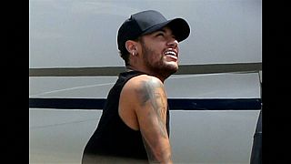 Neymar abandona el hospital e inicia el camino de la recuperación