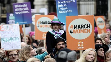 مسيرة للنساء في لندن والمطالبة بالمزيد من المساواة مع الرجل