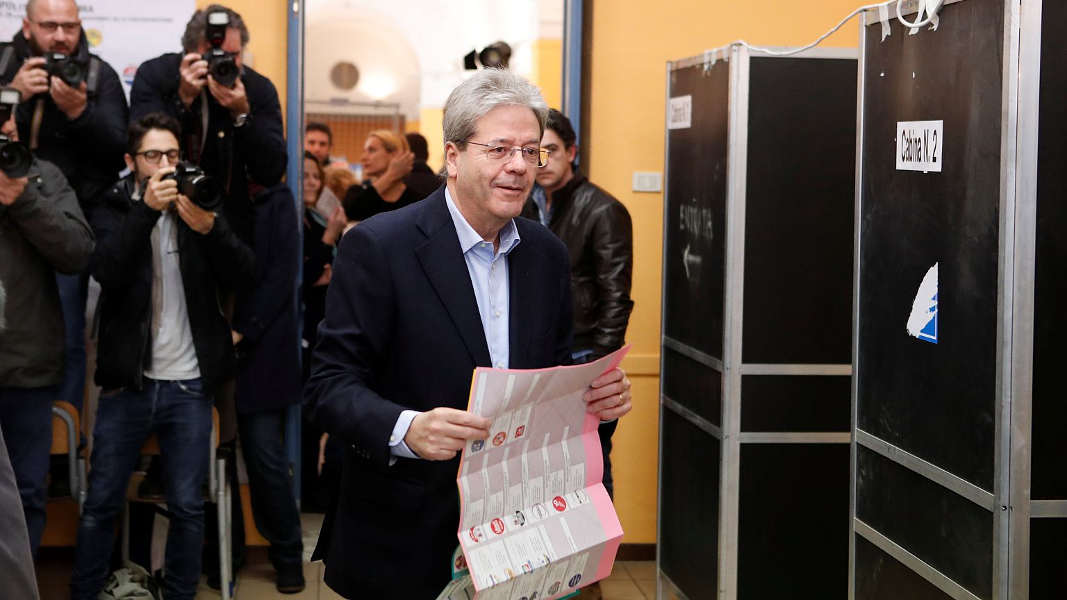 İtalya'daki sandık çıkış anketleri koalisyona işaret ediyor