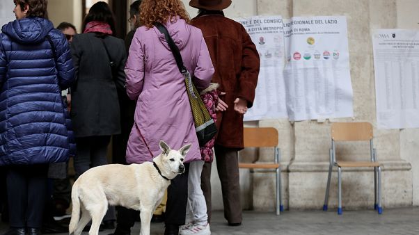 Italien unregierbar? 1 von 2 Wählern stimmt für EU-Kritiker Italien unregierbar? 1 von 2 Wählern stimmt für EU-Kritiker