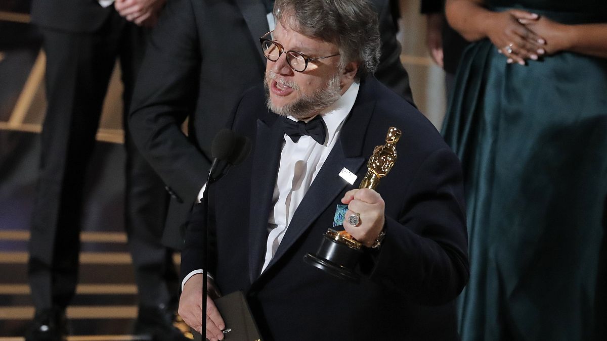 Guillermo del Toro recoge el Óscar a la mejor película