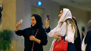 حفل تامر حسني يثير جدلاً واسعاً في وسائل التواصل الاجتماعي بالسعودية 