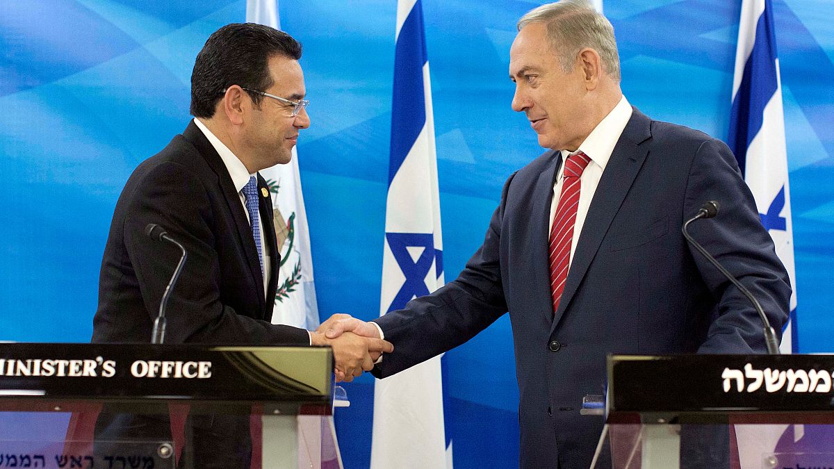 Guatemalan President Jimmy Morales and Israeli Prime Minister Benjamin Neta