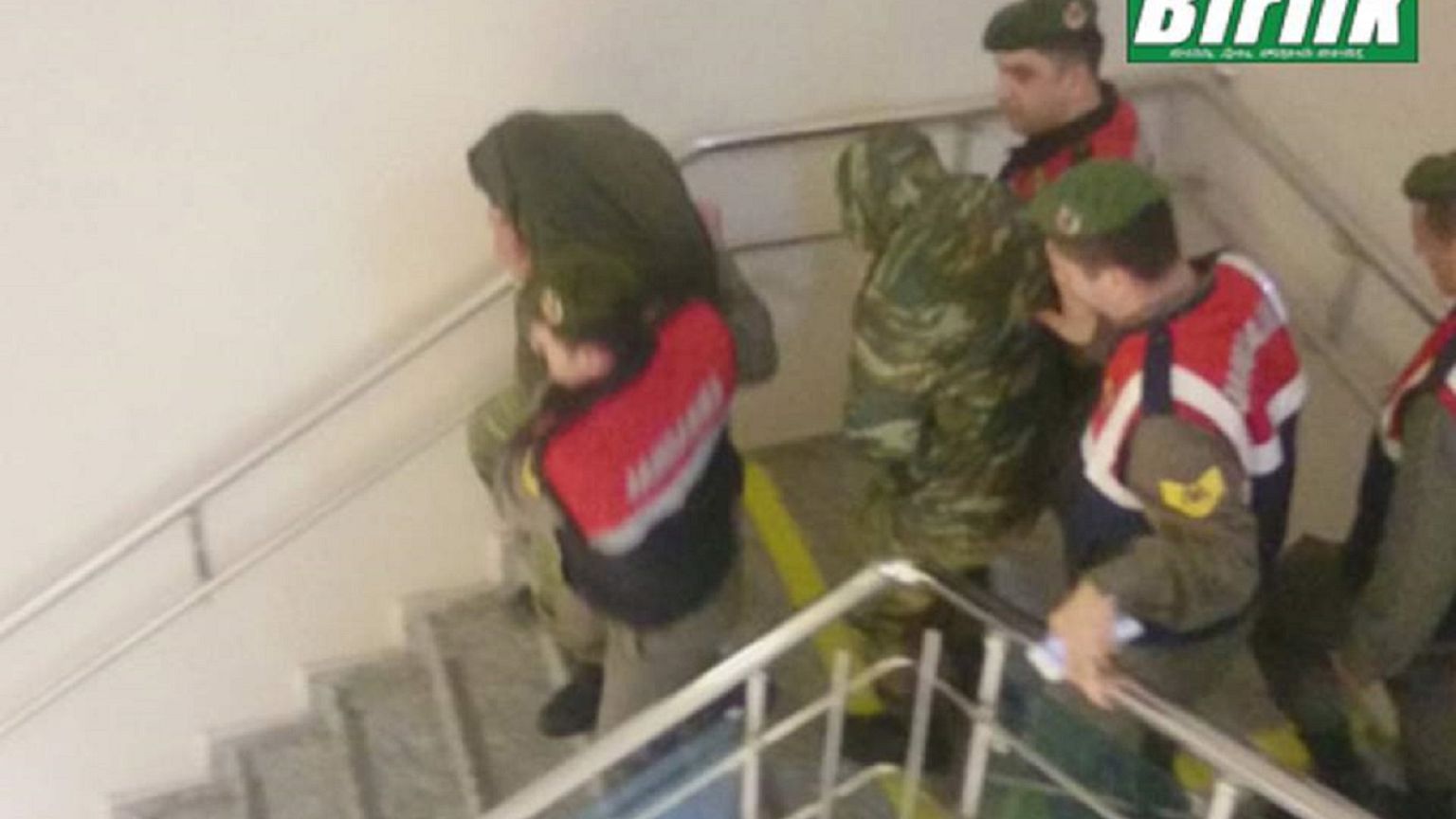 Κορυφώνεται η αγωνία για τους δύο Έλληνες στρατιωτικούς - Ξεκινάει η δίκη τους στην Αδριανούπολη