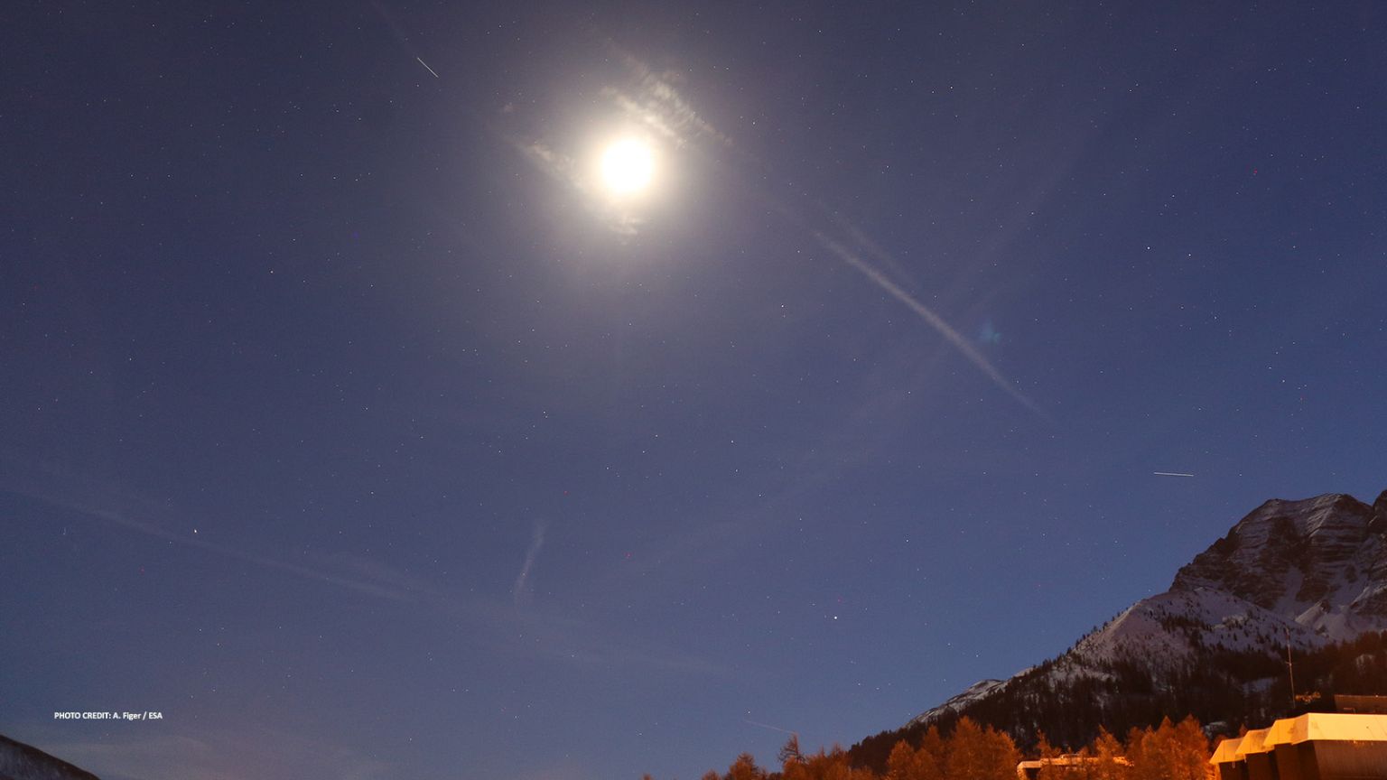 China's Tiangong-1 Weltraumlabor rast auf die Erde zu