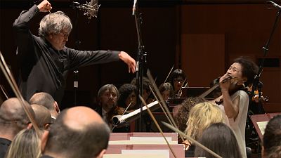 Sir Antonio Pappano leads Kyung Wha Chung and the Santa Cecilia orchestra Sir Antonio Pappano leads Kyung Wha Chung and the Santa Cecilia orchestra
