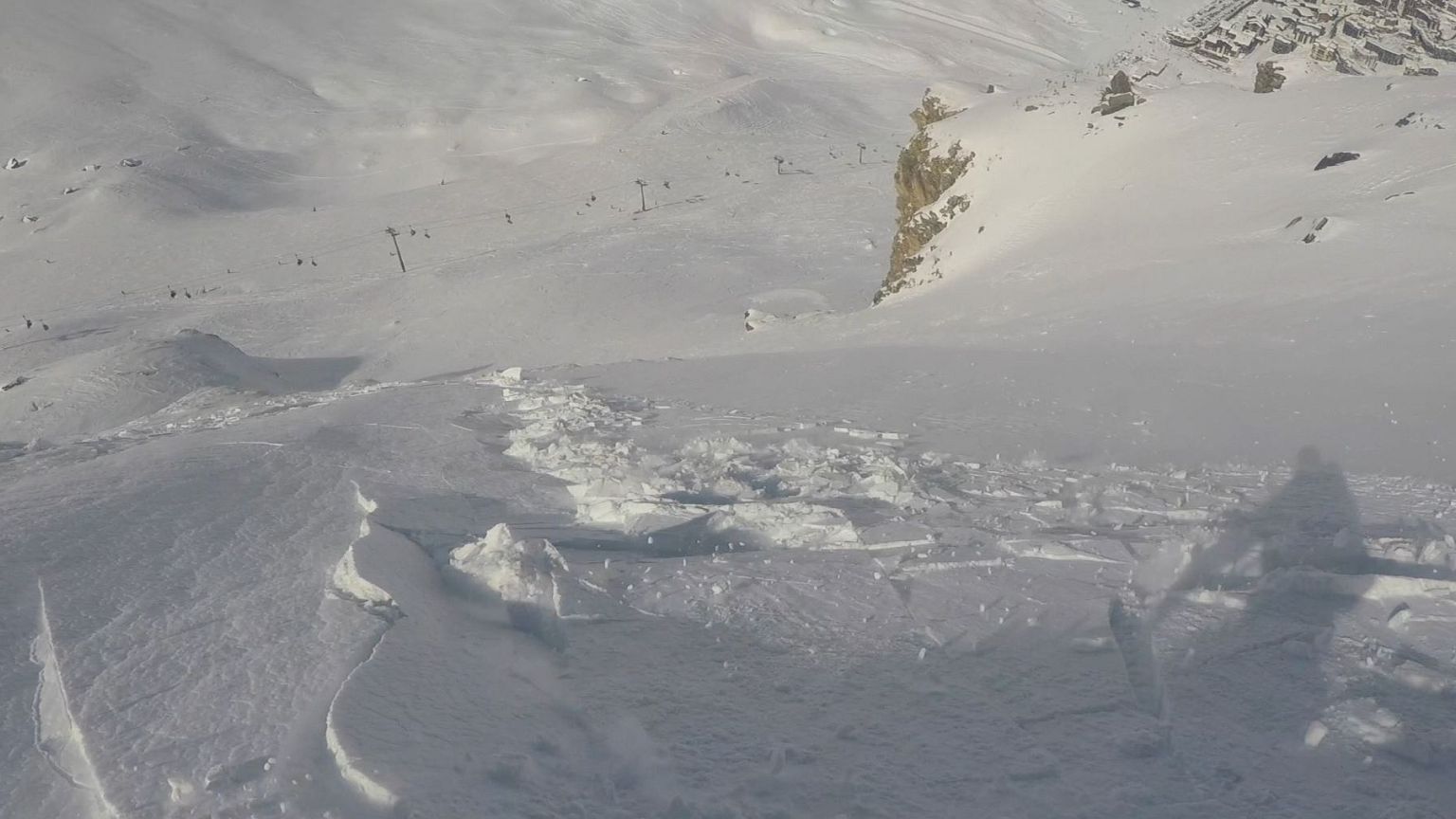 France : un snowbordeur sort indemne d’une avalanche