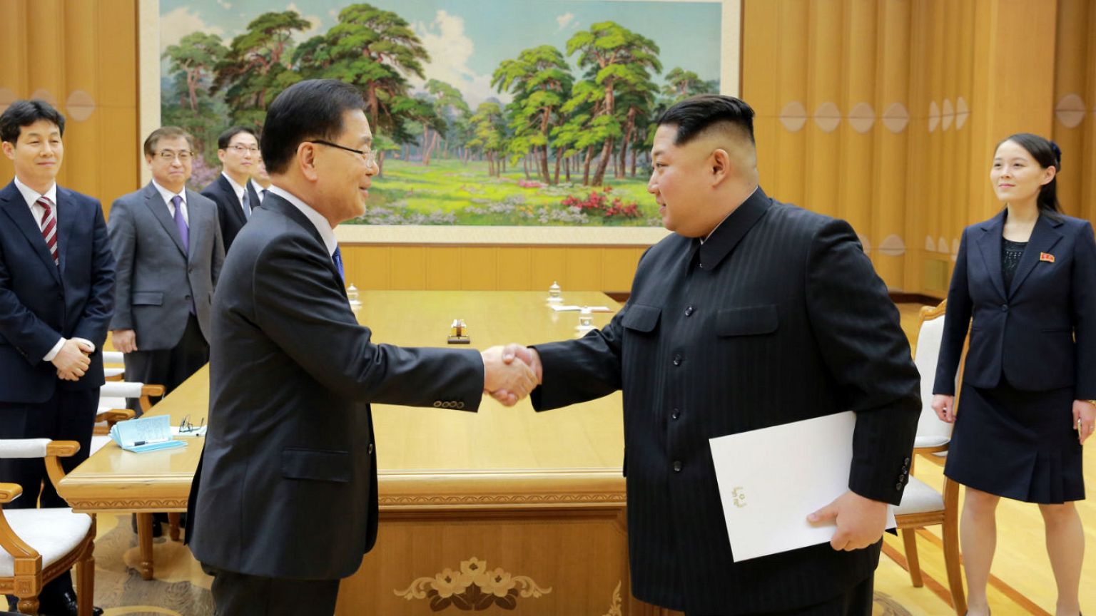 Kim Jong Un greets Chung Eui-yong, head of the National Security sud