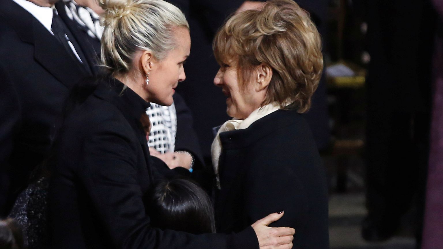 Laeticia Hallyday et Nathalie Baye. 