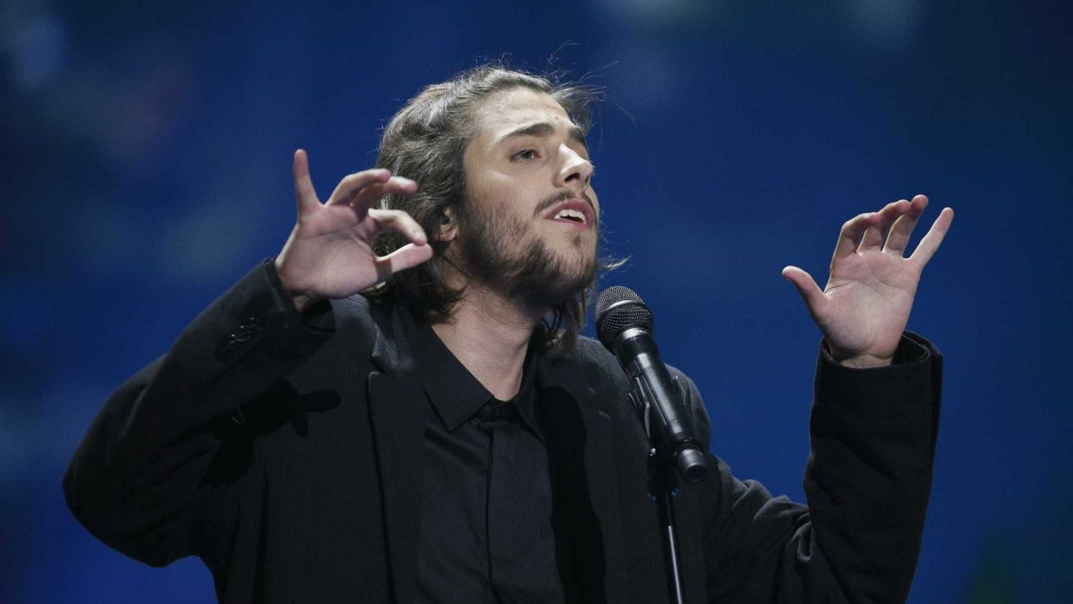 Salvador Sobral anuncia regresso aos concertos 