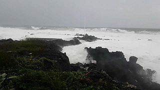 Vigilance pluie et houle à La Réunion, Dumazile passe au large