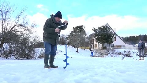 Хорошо клюёт: зимняя рыбалка по-французски