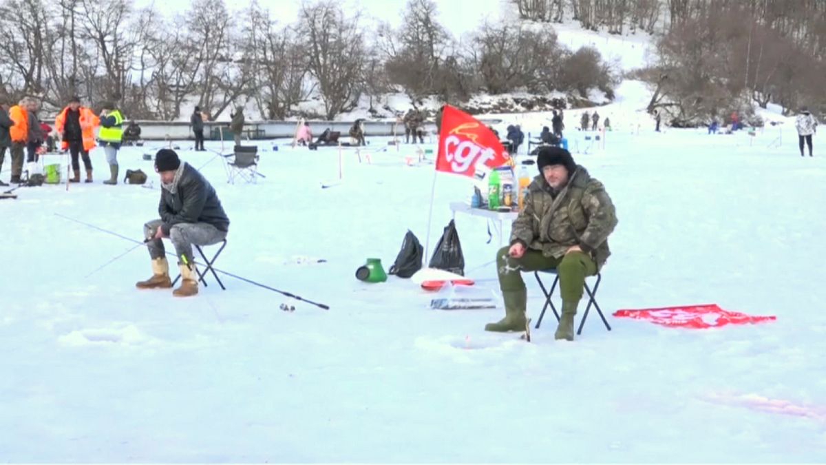 شاهد: صيد السمك على الجليد في فرنسا