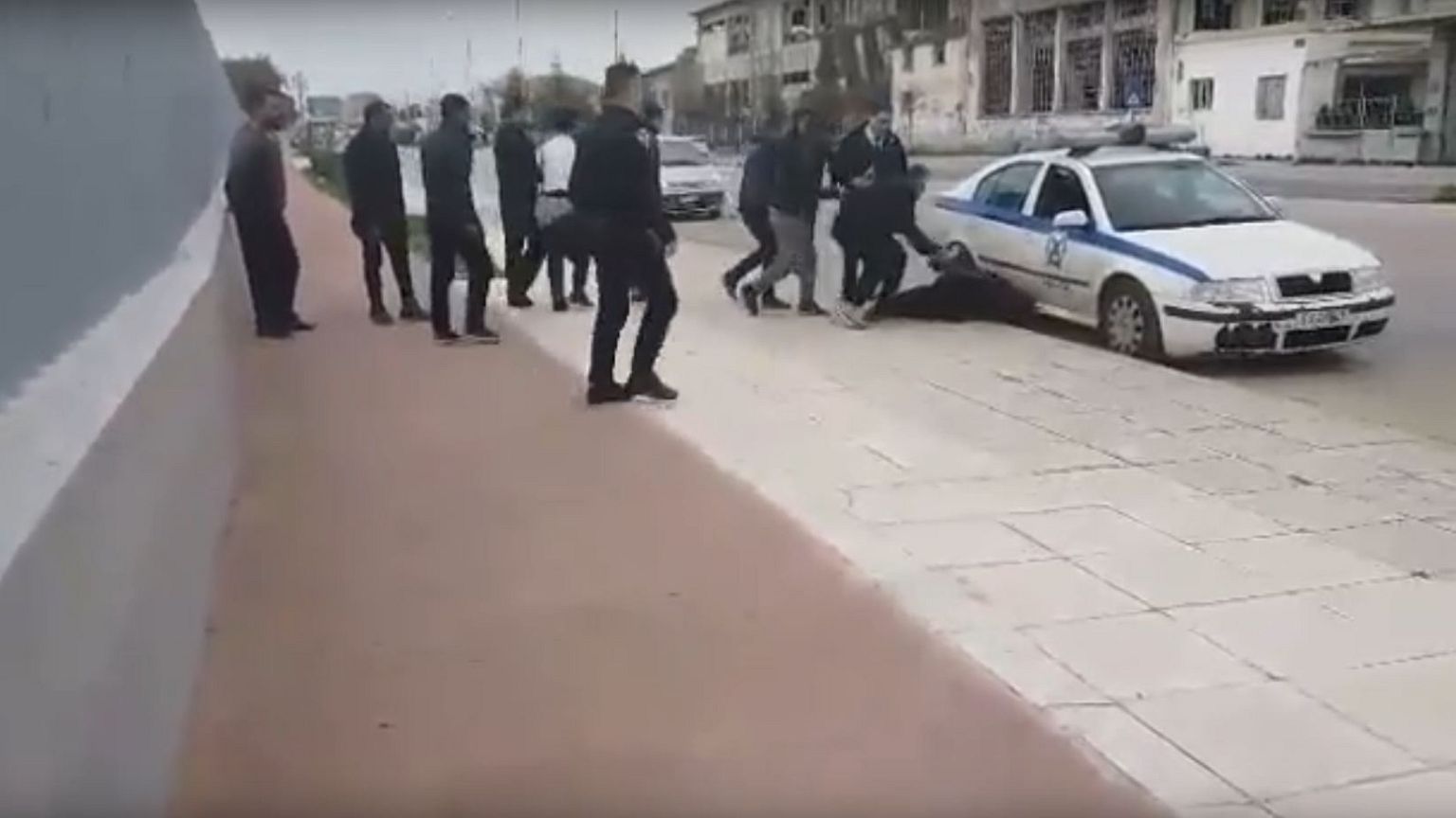 ΕΔΕ Κουρουμπλή για τον τραυματισμό πρόσφυγα στην Πάτρα
