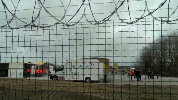 Calais : l'Etat français reprend la distribution des repas aux migrants Calais : l'Etat français reprend la distribution des repas aux migrants
