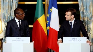الرئيس الفرنسي يكلف خبيرين بمهمة إرجاع آثار إفريقية إلى مواطنها