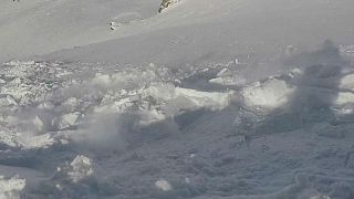 Helmkamera-Video: Snowboarder gerät bei Tignes  in Lawine