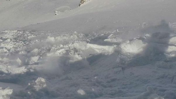 Helmkamera-Video: Snowboarder gerät bei Tignes in Lawine Helmkamera-Video: Snowboarder gerät bei Tignes in Lawine