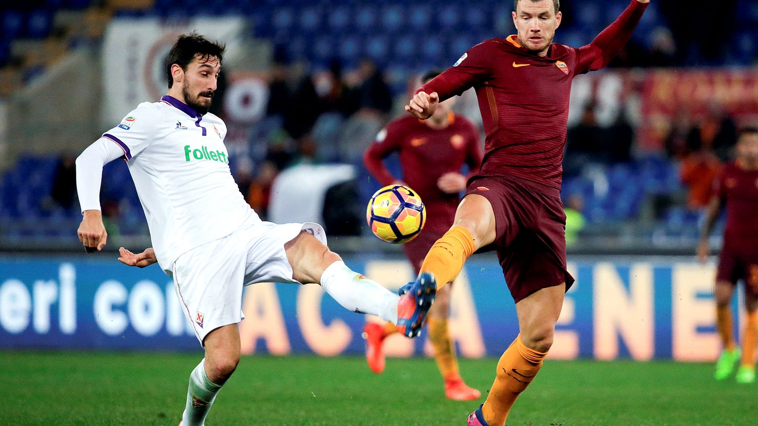 Davide Astori e Edin Dzeko in Roma-Fiorentina 
