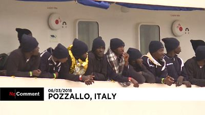 Спасенные мигранты прибыли в Италию