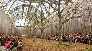 Ambiente de verdadeiro Outono na Semana da Moda de Paris