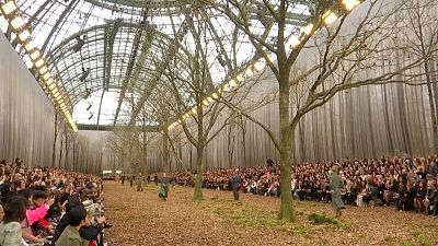 Ambiente de verdadeiro Outono na Semana da Moda de Paris