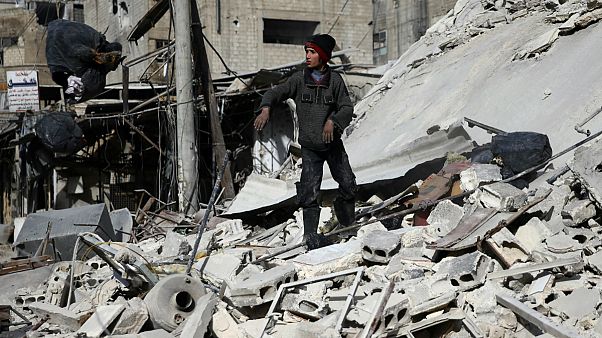 Forças militares de Assad mantém, com apoio da Rússia, ofensiva em Ghouta Forças militares de Assad mantém, com apoio da Rússia, ofensiva em Ghouta