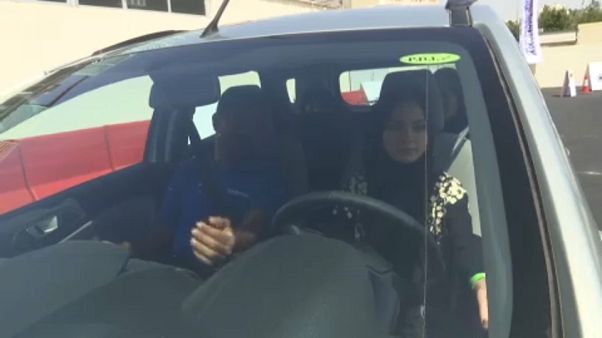 Suudi kadınlar trafiğe çıkmaya hazırlanıyor Suudi kadınlar trafiğe çıkmaya hazırlanıyor