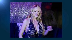Tanto silenzio per nulla, la porno star fa causa a Trump