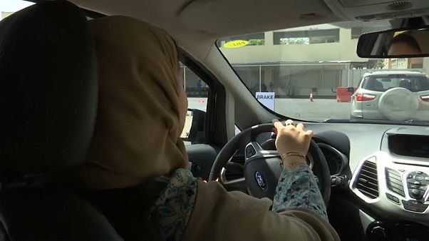 المرأة السعودية تدخل عالم قيادة السيارات بقوة Euronews